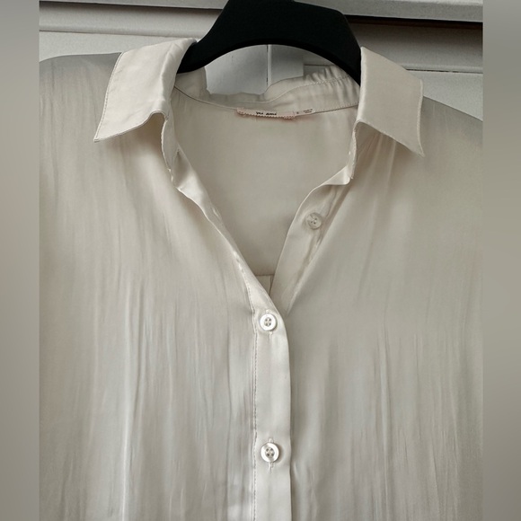 White silk blouse - Picture 2 of 6